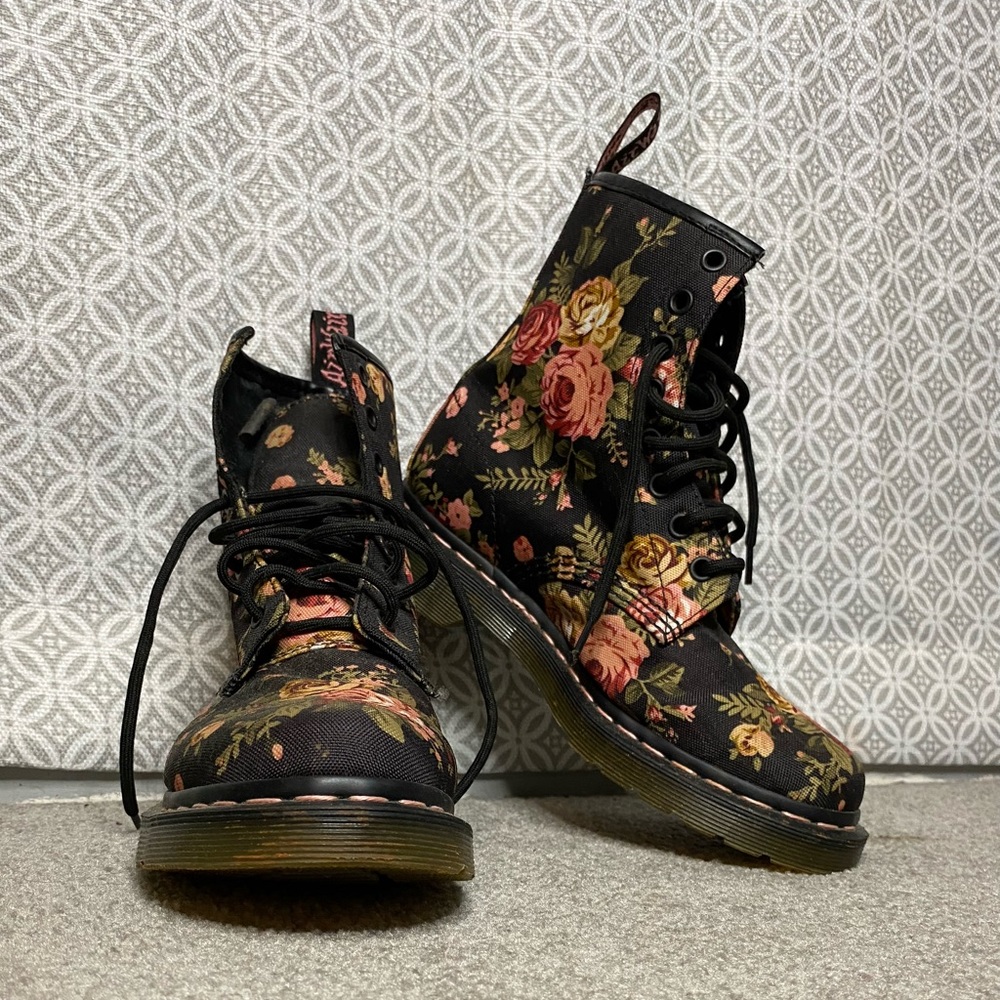 Floral boots size 7